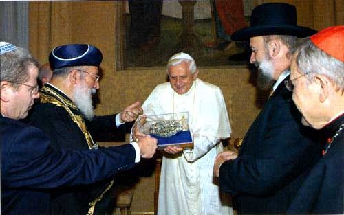 Anti Pope Benedict XVI encourages the Chief Rabbi of Rome in his “mission”