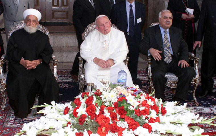 Anti Pope John Paul II sitting in the mosque with Grand Mufti, Sheikh Ahmad Kfutaro.