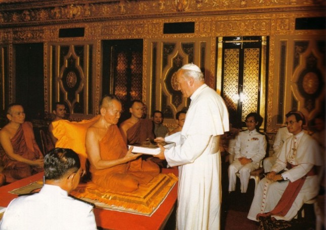 Photos of John Paul II in the Buddhist Temple in 1984