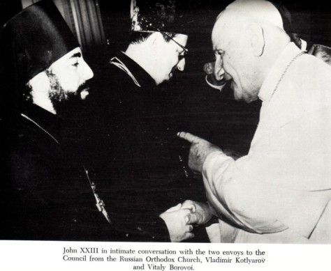 Anti Pope John XXIII giving Masonic handshake with Russian "Orthodox"